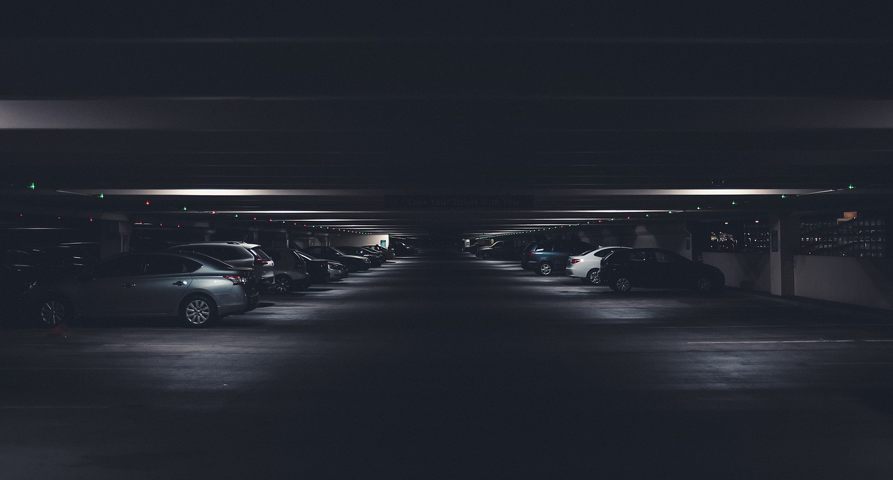 dark-2565103_1280