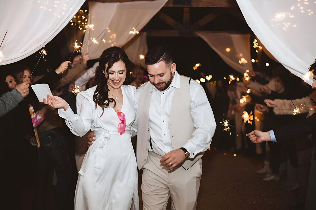 couple-8885735_1280